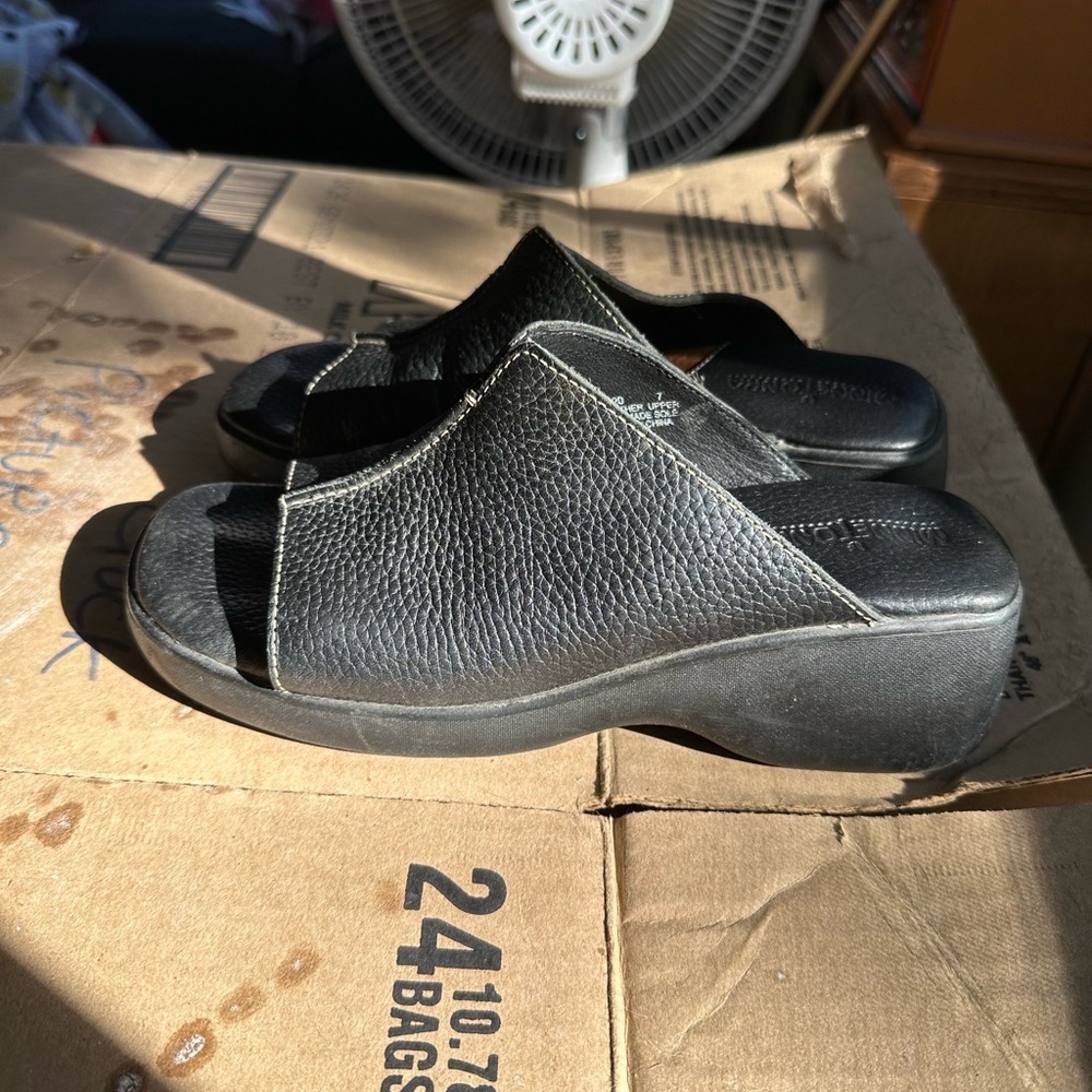 Minnetonka brand black leather chunky sandals